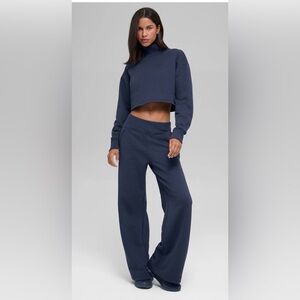 ALO Yoga Navy Cropped Mock Neck Sweatshirt